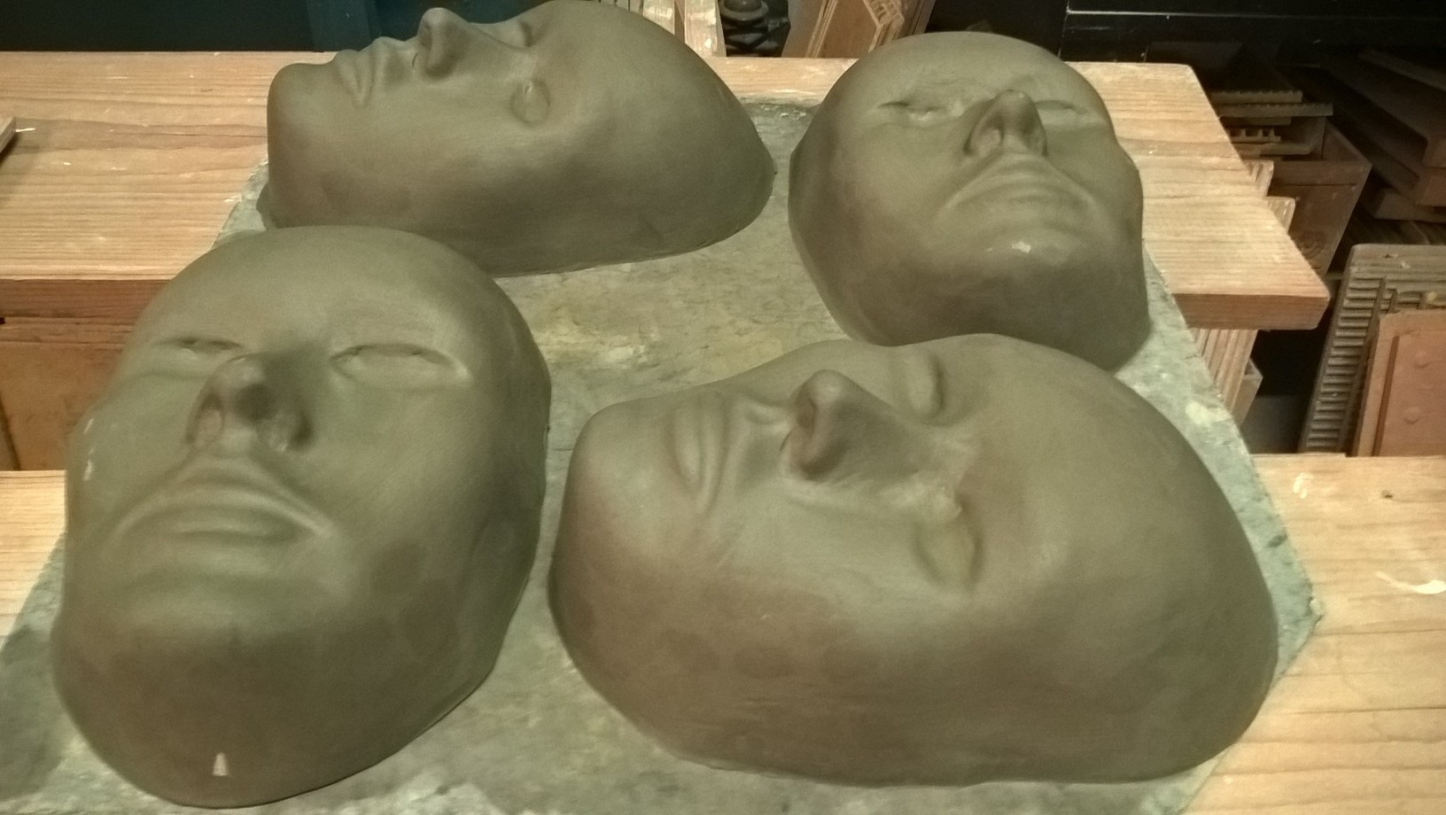 Orecchioperocchio. Ceramiche Pierluca. Albisola, Savona.